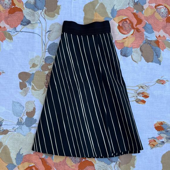 Alice & Olivia Pleated Black Flared Skirt: Small - Picture 1 of 7